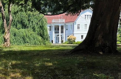 Saugerties House | Elegant Hudson River 12-acre Estate w/Amazing River Views & BeachnSleeps 14