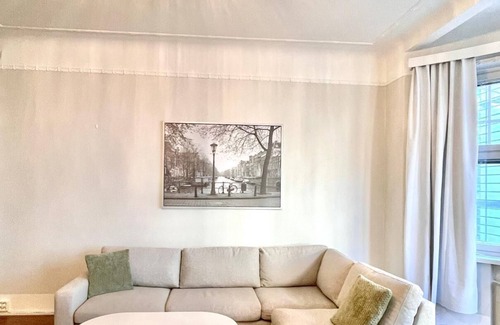 Kluuvi Apartment | Elegant Jugend city retreat 79m2