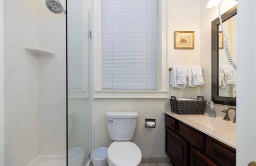 French Quarter Hotel | Elegant King Studio w/Garden Courtyard – French Quarter Stay Full of Charm