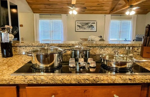 Chaplin Cabin | Elegant Lake Cabin on the Bourbon Trail; Hot Tub, Kayaks