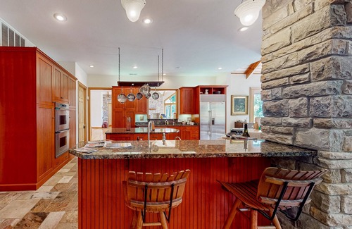 Eureka Springs House | Elegant lake house with gourmet kitchen, game room, scenic views & lake frontage