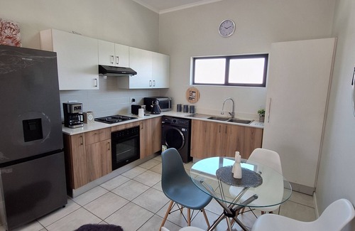 Boksburg Apartment | Elegant lifestyle gateawaynnCozy and stylish Apartment in Lifestyle Estate!nn