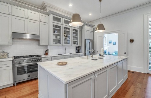 Savannah Victorian District House | Elegant Manor w/Parking and Large Courtyard by Lucky Savannah