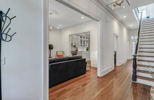 Savannah Victorian District House | Elegant Manor w/Parking and Large Courtyard by Lucky Savannah