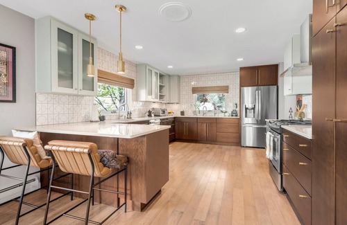 Central Boulder House | Elegant Mid Century Modern Ranch - Walk to Pearl and Hiking! EV Charger on Site.