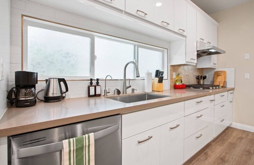 San Gabriel House | Elegant Midtown Getaway
