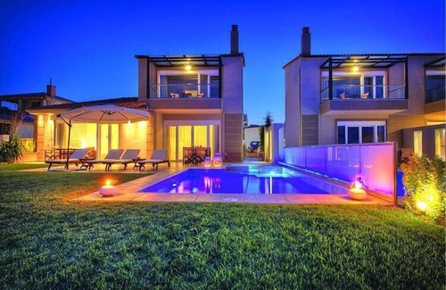 Haniotis House | Elegant Private Pool Villa in Halkidiki