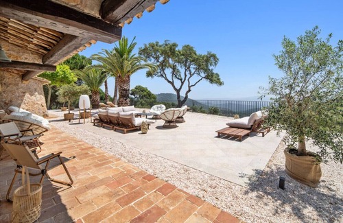 La Garde-Freinet House | Elegant Provencal country house