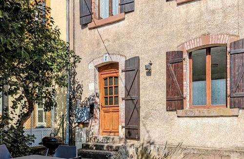 Hericourt Cottage | Elegant renovated apt, private garden, pets allowed