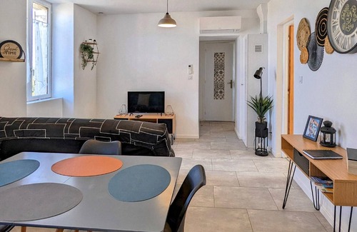 Hericourt Cottage | Elegant renovated apt, private garden, pets allowed