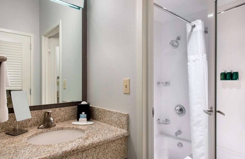 Middletown Hotel | Elegant Room Near Tourist Spots w/Hot Tub, Pool Access, and Free Parking