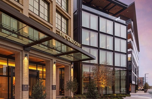 Fort Worth Cultural District Hotel | Elegant Room w/Balcony Designed for Arts & Leisure