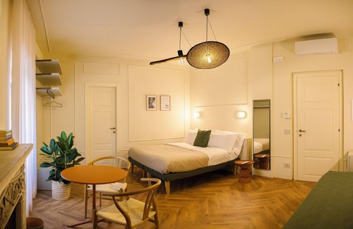 Foligno House | Elegant rooms in downtown Foligno with generous private en-suite bathrooms.