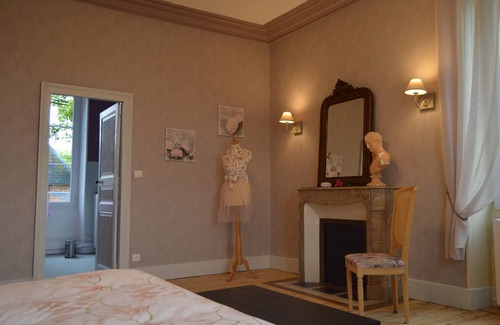 Le Blanc Bed & Breakfast | Elegant rooms with pool and parking