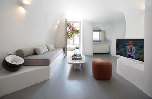 Oia Villa | Elegant Santorini House 3 Bedroom Villa Caldera View-Outdoor Hot Tub Oia
