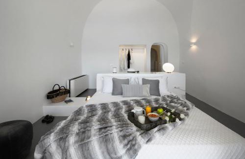 Oia Villa | Elegant Santorini House 3 Bedroom Villa Caldera View-Outdoor Hot Tub Oia