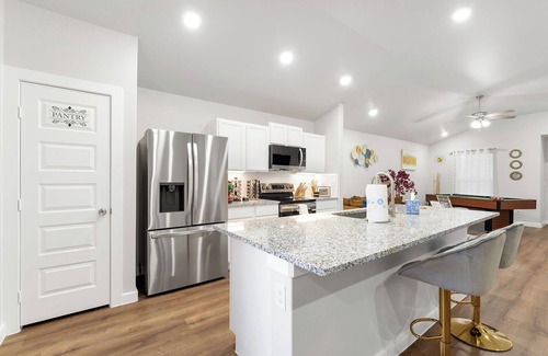 Lubbock House | Elegant & Spacious South Lubbock 3 Bed 2 Bath1 King 2 Queen Near Texas Tech