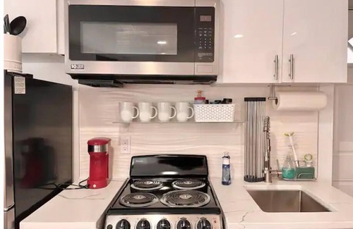 Passyunk Square Apartment | Elegant Square