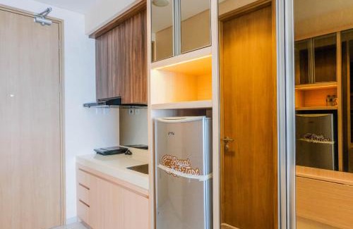 Cikokol Apartment | Elegant Studio Apartment at Tree Park City Cikokol By Travelio