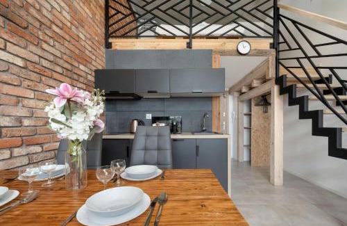 Fabryczna Apartment | Elegant Studio with Air Conditioning Near the Airport in Wroclaw by Noclegi Renters