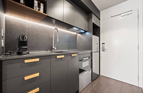 Braddon Apartment | Elegant Studio with Parking