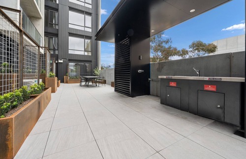 Braddon Apartment | Elegant Studio with Parking