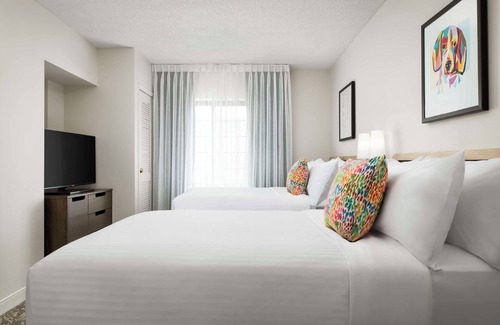 Thornhill Hotel | Elegant Suite with Swimming Pool, Pet-Friendly, and Near Pomona Mills Park