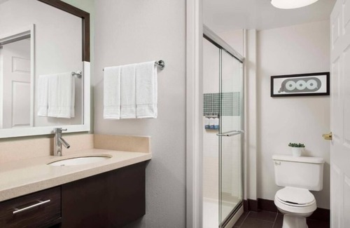 Thornhill Hotel | Elegant Suite with Swimming Pool, Pet-Friendly, and Near Pomona Mills Park
