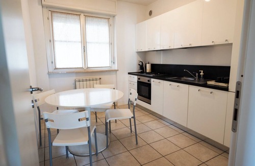 Padenghe sul Garda Apartment | Elegant three-bedroom apartment with pool