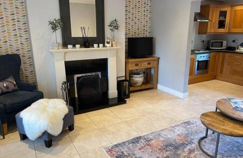 Birr House | Elegant Townhouse steps from historic Birr Castle