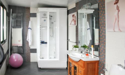 Tui Villa | Elegant Villa in Tui with Private Pool
