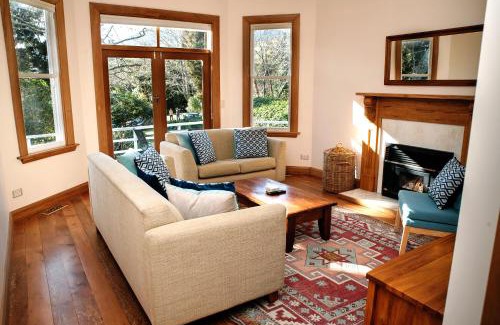 Nelson Villa | Elegant Villa Nestled In The Trees