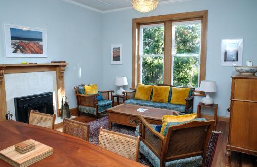 Nelson Villa | Elegant Villa Nestled In The Trees