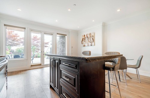 Dundarave Condo | Elegant West Vancouver Suite