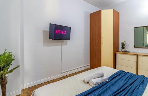 San Donato Milanese Apartment | Elegante bilocale AC, WiFi ,5 min Policlinico, 25 min Duomo Milano