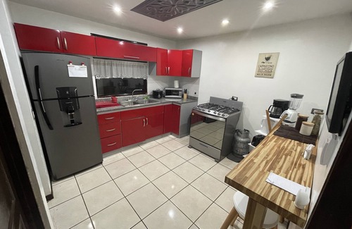 San Rafael Arriba House | Elegante Casa de 4 Habitaciones a Solo 15 Minutos del Corazón de la Ciudad