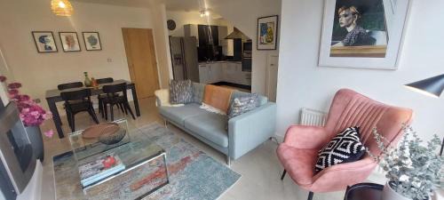 Shankill Apartment | Elegantly Refurbed 2BD in Shankill - 3km from Bray