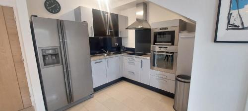 Shankill Apartment | Elegantly Refurbed 2BD in Shankill - 3km from Bray