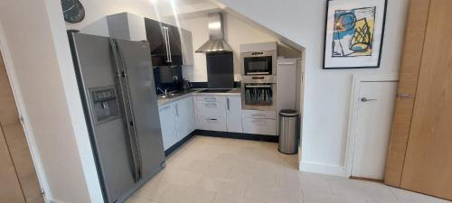 Shankill Apartment | Elegantly Refurbed 2BD in Shankill - 3km from Bray