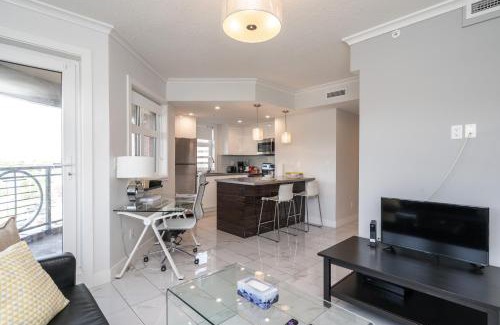 Calgary Chinatown Apartment | ELEMENT ON FIRST by Manna