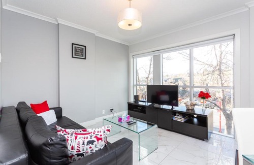 Calgary Chinatown Apartment | ELEMENT ON FIRST by Manna