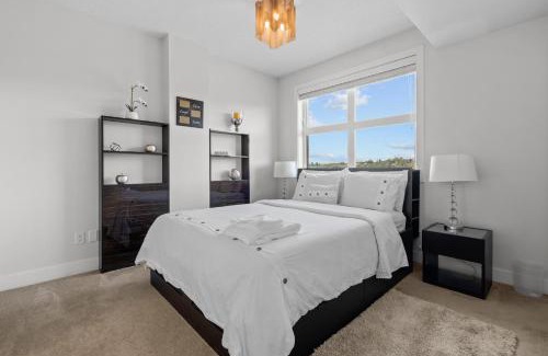 Calgary Chinatown Apartment | ELEMENT ON FIRST by Manna