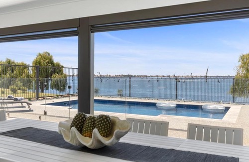 Yarrawonga House | Elements on the Waters Edge, Woodlands