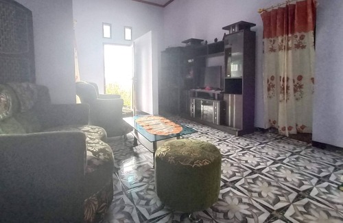 Ngadisari House | Elen Villa with Twin Room by Wizzela
