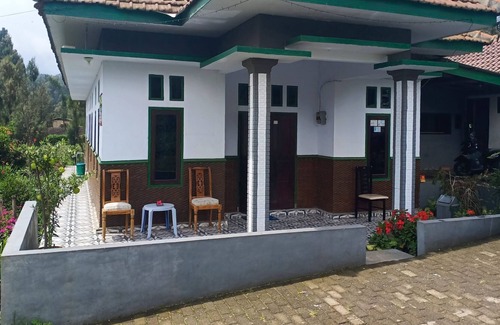 Ngadisari House | Elen Villa with Twin Room by Wizzela