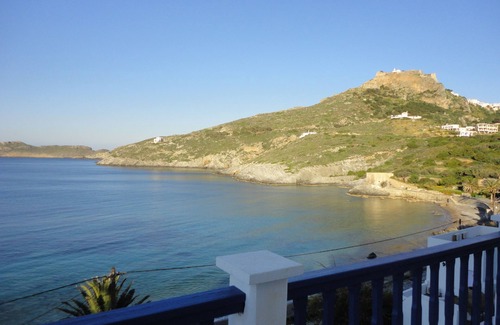 Kithira Apartment | Eleni's waterview studio
