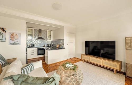 Avoca Beach Apartment | “Elenora #2” – Beachfront Apartment