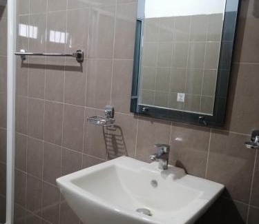 Pinnawala Hotel | Elepath Lodge- Pinnawala