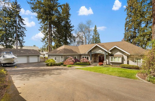 Fort Lewis House | Elephant Home/Private HUGE Lakefront home, Waterslide/boating/kayaking/fishing.