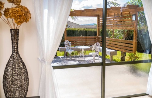 Henderson House | Elevated Family Sized Guest-house with Beautiful Views